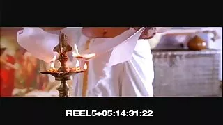 გოგონა sucks მისი შეყვარებული მამალი მანქანაში.