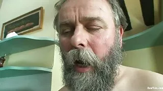 რომელსაც სექსი სანტა კლაუსი თავის მანქანაში.