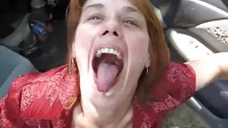 პატარა ხელები fucks მეზობელი სველი pussy საშხაპე.