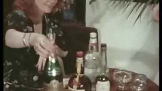 Kendra Spade ტირის და pisses საწყისი fucks.
