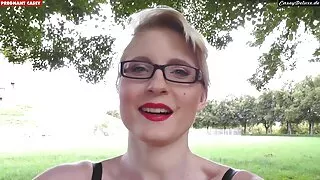Chick ერთად pumped ტუჩები masturbates pussy.