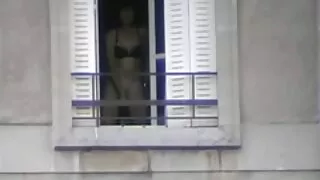 გოგონა sucks ბიჭი დროს სასეირნოდ მდინარე.