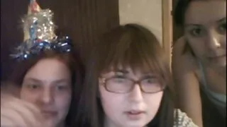 ორი შიშველი ქალები წოვა.