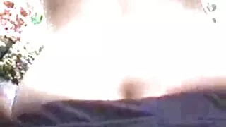 გოგონა იღებს ანალური whip.